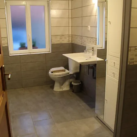 Au Relais Du Canal A Grand Gabarit Nesle Buitenkant foto